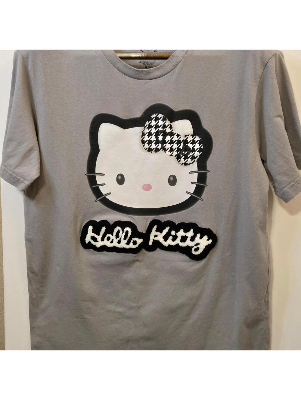 Adorable Authentic Sanrio Hello Kitty Graphic Tee ✨